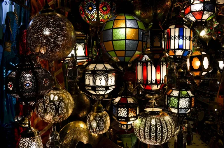 Lanternes dans les souks de Marrakech