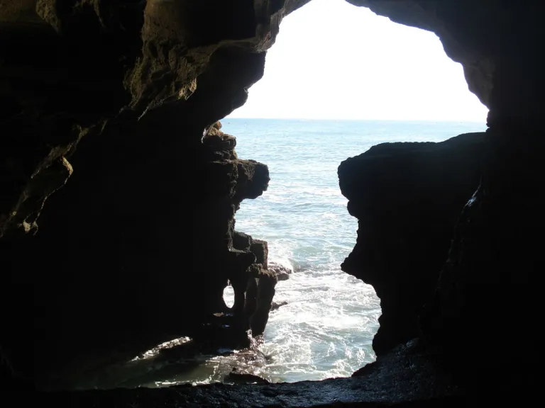Ouverture des grottes d’Hercule sur l’océan, Tanger
